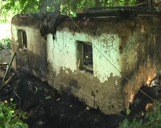 କଟକ : ଗୁଣି ଗାରେଡି ସନ୍ଦେହରେ ଜଣେ ବ୍ୟକ୍ତିଙ୍କୁ ବାନ୍ଧିକି ଘରେ ନିଆଁ ଲଗାଇଦେଲେ ଗାଁ ଲୋକେ