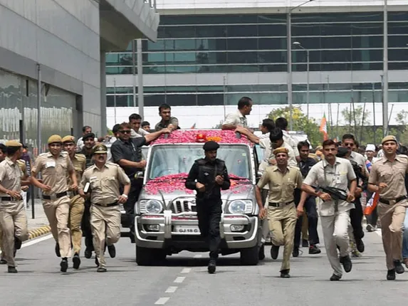 ସାଧାରଣ ଲୋକଙ୍କ ସେବା ନୁହେଁ ଭିଆଇପିଙ୍କ ସେବାରେ ପୋଲିସ ! ଦେଶରେ ୬୬୩ ଜଣ ଲୋକଙ୍କ ପାଇଁ ଜଣେ ମାତ୍ର ପୋଲିସ