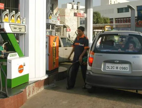 ମାତ୍ର ୪୩ ଟଙ୍କାରେ ମିଳିବ ପେଟ୍ରୋଲ! ଯଦି ସରକାର, ଧର୍ମେନ୍ଦ୍ର ପ୍ରଧାନଙ୍କ କଥା ମାନନ୍ତି