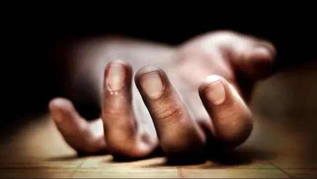 ଶିକ୍ଷାଧିକାରୀଙ୍କ ବାସଭବନରେ ଶିକ୍ଷକଙ୍କ ଆତ୍ମହତ୍ୟା । ଦଶମନ୍ତପୁର ବ୍ଲକ ଚିକାମ୍ବ ବିଦ୍ୟାଳୟର କାର୍ଯ୍ୟରତ ଶିକ୍ଷକ ଚିତରଞ୍ଜନ ପଣ୍ଡା ଆତ୍ମହତ୍ୟା କରିଥିବା ଅଭିଯୋଗ