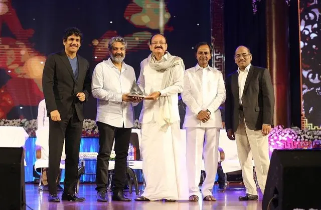 ‘ବାହୁବଳୀ’ ପାଇଁ ଏସଏସ୍ ରାଜାମୌଲୀଙ୍କୁ ସାମ୍ମାନିତ