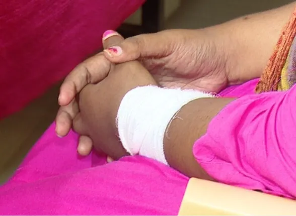 ମୁଁ ବିଧାୟକଙ୍କ ସ୍ତ୍ରୀ ! ବ୍ରଜ ପ୍ରଧାନଙ୍କ ପତ୍ନି ଦାବି କରି ନବୀନ ନିବାସ ଆଗରେ ମହିଳାଙ୍କ ଆତ୍ମହତ୍ୟା ଉଦ୍ୟମ