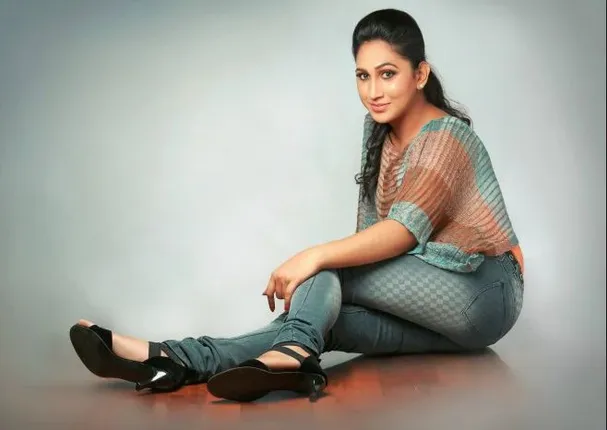 ପରିଚୟ ଲଢେଇରେ ଅପରାଜେୟ ବ୍ୟକ୍ତିତ୍ୱ ! ‘ଅଞ୍ଜଳୀ ଆମୀର୍’ ଦେଶର ପ୍ରଥମ ଟ୍ରାନ୍ସଜେଣ୍ଡର  ନାୟିକା, ସୁପରଷ୍ଟାରଙ୍କ ସହ କରିବେ ଅଭିନୟ