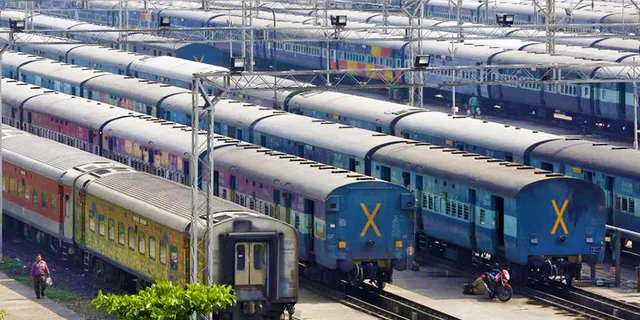 ଆସିଗଲା ପାର୍ବଣ ଋତୁ ! ଚାଲିବ ୪୦୦୦ ସ୍ୱତନ୍ତ୍ର ଟ୍ରେନ୍ , କଡ଼ାକଡ଼ି ହେବ ସୁରକ୍ଷା ବ୍ୟବସ୍ଥା