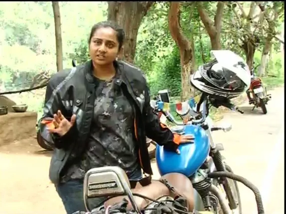 ଦୃଢ ଇଚ୍ଛା ଶକ୍ତିର ମହିଳା ! ବାଇକରେ ସାରା ଦେଶ ବୁଲି ମହିଳାଙ୍କୁ ଦେଉଛନ୍ତି ସଚେତନତାର ବାର୍ତ୍ତା