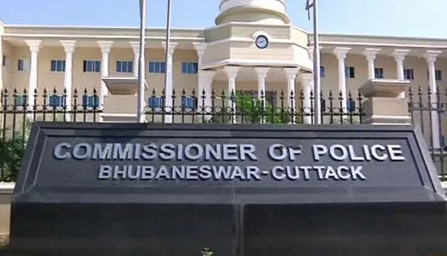 ରାଜଧାନୀରେ ପୂଜାର ମଜା ନିଅନ୍ତୁ ହେଲେ ତା’ ଆଗରୁ ଜାଣିନିଅନ୍ତୁ କ’ଣ ରହିଛି ଟ୍ରାଫିକ କଟକଣା ! ନହେଲେ ଦେବାକୁ ପଡ଼ିବ ୫୦୦ ଟଙ୍କା ଜରିମାନା