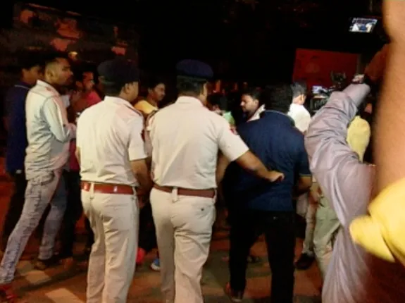 ଉତ୍କଳ ବିଶ୍ୱବିଦ୍ୟାଳୟରେ ନିର୍ବାଚନ ବାତିଲ ! ବାଣୀବିହାରରେ ସାଇନ୍-ଏ-ଡାଏ ଘୋଷଣା,ସନ୍ଧ୍ୟା ୬ଟା ସୁଦ୍ଧା ହଷ୍ଟେଲ ଛାଡିବାକୁ ଛାତ୍ରଛାତ୍ରୀଙ୍କୁ ନିର୍ଦ୍ଦେଶ