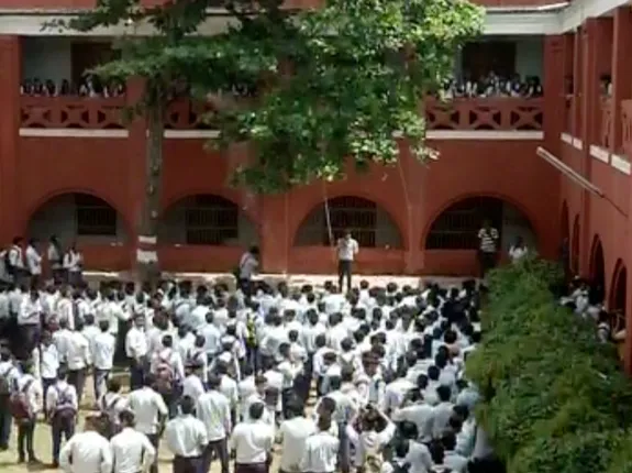 ନେତା ବାଛିବେ ଛାତ୍ରଛାତ୍ରୀ ! ଆଜି ୩୭୫ଟି କଲେଜରେ ହେବ ଛାତ୍ର ସଂସଦ ନିର୍ବାଚନ