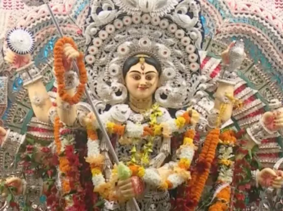 ଭୁବନେଶ୍ୱରରେ ମା’ଙ୍କର ମହାସପ୍ତମୀ ପୂଜା ! ପୂଜାର୍ଚ୍ଚନା ସାଙ୍ଗକୁ ଆକର୍ଷଣର କେନ୍ଦ୍ରବିନ୍ଦୁ ସାଜିଛି ମନଲୋଭା ତୋରଣ