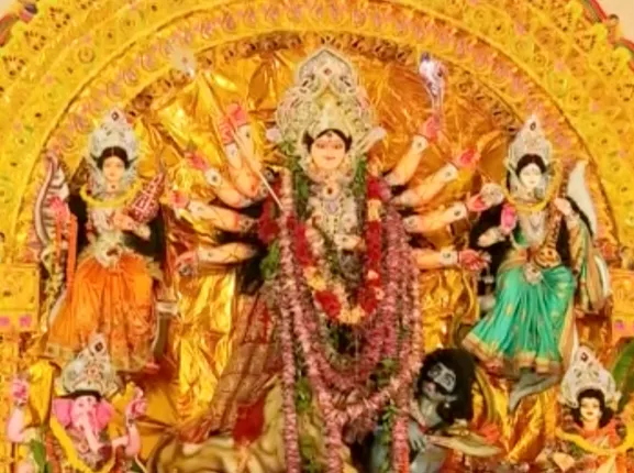 ଆଜି ମଣ୍ଡପରେ ମହାନବମୀ ଓ ଶକ୍ତି ପୀଠେ ଦଶମୀ ପୂଜା ! ମାଆଙ୍କ ଆରାଧନା ପାଇଁ ଜମୁଛି ଭକ୍ତଙ୍କ ଭିଡ଼