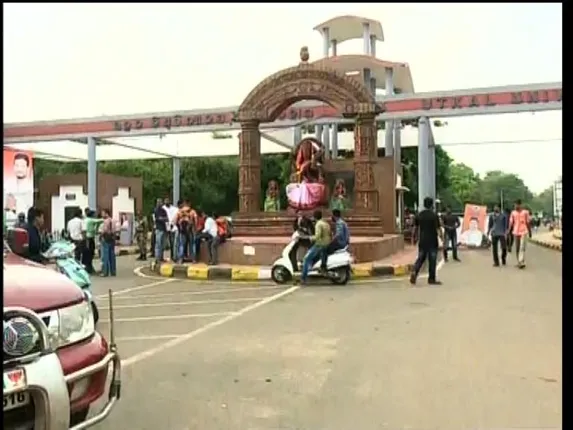 ଛାତ୍ର ସଂସଦ ନିର୍ବାଚନକୁ ନେଇ ବାଣୀବିହାର କ୍ୟାମ୍ପସରେ ଉତ୍ତେଜନା ! ଛାତ୍ରଙ୍କ ଉପରେ ଆକ୍ରମଣ ପ୍ରତିବାଦରେ ଏବିଭିପି ଓ ଛାତ୍ର କଂଗ୍ରେସର ବିକ୍ଷୋଭ