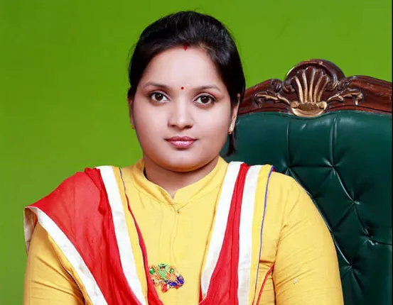 ‘କେବିସି’ରେ ଭାଗ ନେଇ ହଟହଟ୍ଟା ହେଲେ ଉପଜିଲ୍ଲାପାଳ ! ଶେଷରେ ଲୋଡିଲେ ମୁଖ୍ୟମନ୍ତ୍ରୀଙ୍କ ହସ୍ତକ୍ଷେପ