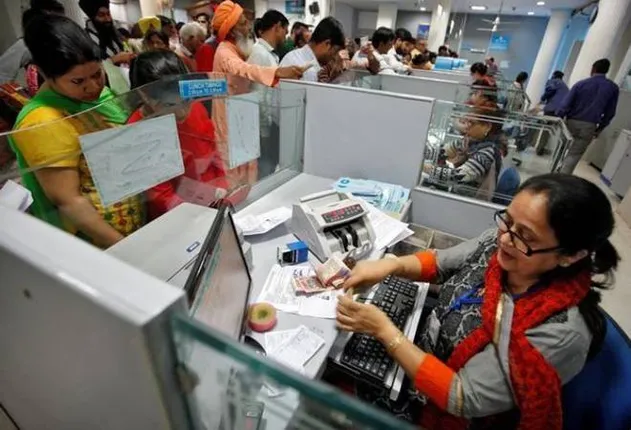 ମେସିନ୍ ନେଉଛି ମଣିଷ ଚାକିରୀ ! ବ୍ୟାଙ୍କିଂ ସେକ୍ଟରରେ ପାଂଚ ବର୍ଷରେ କମିବ ୩୦ ପ୍ରତିଶତ କର୍ମନିୟୋଜନ