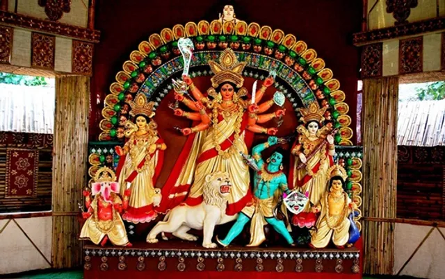 ଆଜି ବିଜୟା ଦଶମୀ ! ମହାମାୟୀଙ୍କ ପୂଜା ପାଇଁ ଉତ୍ସବମୁଖର ସାରା ଓଡିଶା, ଘରେ ଘରେ ମା’ଙ୍କ ପୂଜାର୍ଚ୍ଚନା