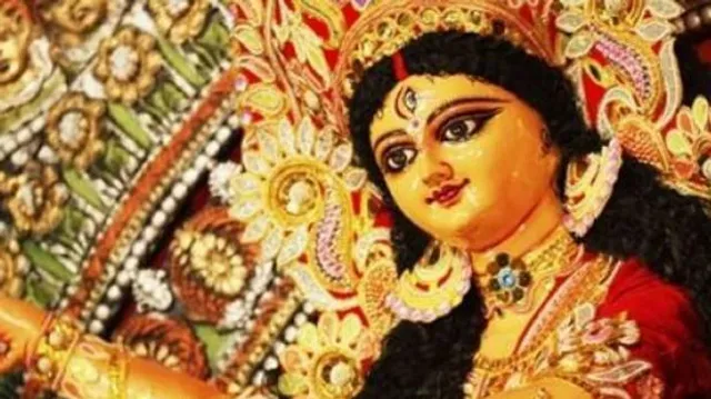 ଆଉ କେଇ ଘଂଟାର ଅପେକ୍ଷା, ମେଲାଣି ନେବେ ମାଆ । କରୋନା କଟକଣା ଭିତରେ ସରିଛି ମାଆ ଦଶଭୂଜାଙ୍କ ଦଶମୀପୂଜା । ଆଜି ଓ ଆସନ୍ତାକାଲି ସଂଧ୍ୟା ୬ଟା ସୁଦ୍ଧା ସରିବ ଭସାଣ ଉତ୍ସବ । ସେପଟେ ଶ୍ରୀମନ୍ଦିରରେ ରତ୍ନ ସିଂହାସନରେ ରାଜରାଜେଶ୍ୱର ବେଶରେ ଶୋଭା ପାଉଛନ୍ତି ଶ୍ରୀଜିଉ ।