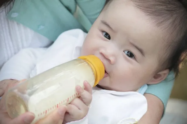 ବର୍ଷକରୁ ସାନ ଶିଶୁ ପାଇଁ ଗାଈ କ୍ଷୀର ହାନିକାରକ ହୋଇଥାଏ ! ଜାଣନ୍ତୁ କାହିଁକି ?