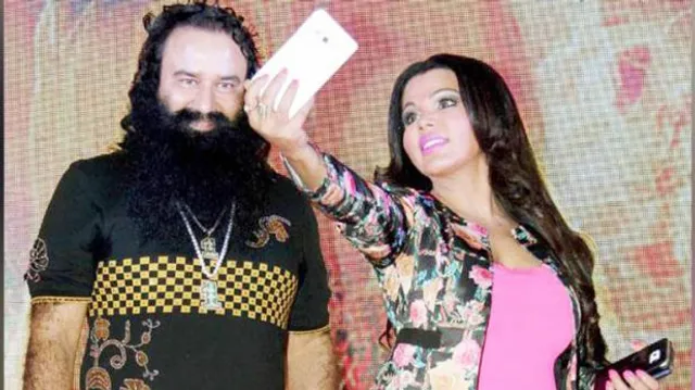 ରକଷ୍ଟାର ବାବାଙ୍କ ରଙ୍ଗୀନ କାହାଣୀ ଉପରେ ତିଆରି ହେଉଛି ସିନେମା ! ହନିପ୍ରୀତ ଭୂମିକାରେ ନଜର ଆସିବେ ରାକ୍ଷୀ ସାୱନ୍ତ