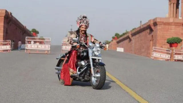 ରାବଣ ଦେଲେ ଫାଇନ ! ପୁଷ୍ପକ ବିମାନ ଛାଡି ହାର୍ଲି ଡେଭିଡସନ ବାଇକ ଚଳାଇବା ପଡିଲା ମହଙ୍ଗା