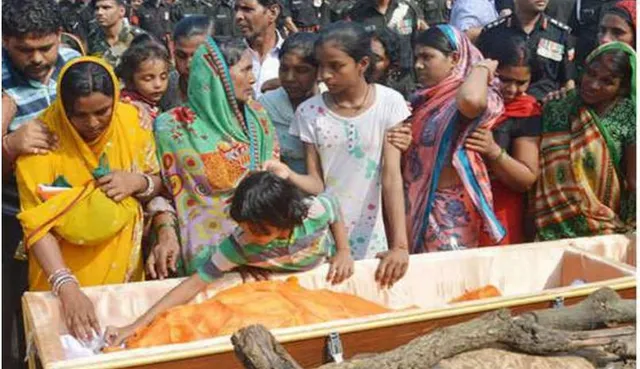 ଜଣେ ସହିଦଙ୍କ ମାଆର ଯନ୍ତ୍ରଣା ! ଯବାନ ପୁଅ ଦେଶ ପାଇଁ ଦେଲା ଜୀବନ, ହେଲେ ସରକାର କଲେ ପ୍ରତାରଣା