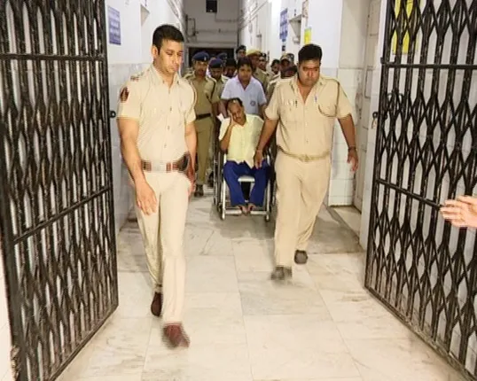 ସିସୋର ଚିଟଫଣ୍ଡ ଠକେଇ ମାମଲା ! ସିବିଆଇ କଷ୍ଟୋଡିରେ ଥିବା ପ୍ରଭାତ ବିଶ୍ୱାଳ ଅସୁସ୍ଥ, କ୍ୟାପିଟାଲ ହସ୍ପିଟାଲରେ ଭର୍ତ୍ତି