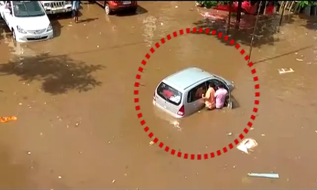 ଅସରାଏ ବର୍ଷାରେ ବେହାଲ ସ୍ମାର୍ଟ ସିଟି ଭୁବନେଶ୍ୱର ! ରାସ୍ତା ଉପରେ ଲହଡି ଭାଙ୍ଗୁଛି ପାଣି