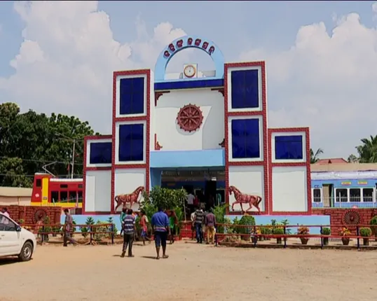 ଝାରପଡା ପୂଜା ମଣ୍ଡପରେ ସୃଷ୍ଟି କରାଯାଇଛି ନିଆରା ପରିବେଶ ! ତିଆରି ହୋଇଛି ରେଳ ଜଙ୍କସନ୍