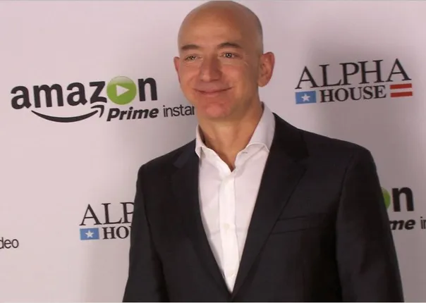 ଅନ୍ୟର ଅଇଁଠା ବାସନ ଉଠାଉଥିଲେ ଦୁନିଆର ସବୁଠାରୁ ଧନୀ ବ୍ୟକ୍ତି ! ଆମାଜନ୍ ପ୍ରତିଷ୍ଠାତା ଜେଫ୍ ବେଜୋସଙ୍କ ସଂଘର୍ଷମୟ କାହାଣୀ