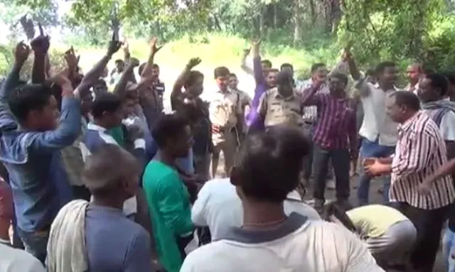 ଜବରଦଖଲ ଜମି ଚିହ୍ନଟ ବେଳେ ଉତ୍ତେଜନା ! ଝାରସୁଗୁଡା ଲଖନପୁରରେ ପୁଲିସ-ଜନତା ମୁହାଁମୁହିଁ, ୨୦ରୁ ଅଧିକ ଗିରଫ