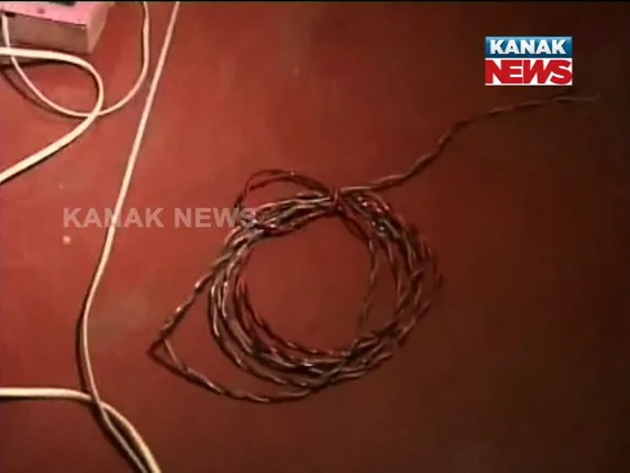 ଚୋରୀ ଅଭିଯୋଗରେ ଗାଁ ମଠ ପରିସରରେ ଦୁଇ ଯୁବକଙ୍କୁ ନିର୍ଯାତନା ! ହାତଗୋଡ ବାନ୍ଧି ବିଦ୍ୟୁତ ସକ୍ ଦିଆଯାଇଥିବା ଅଭିଯୋଗ