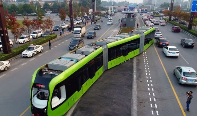 ଦୁନିଆର ପ୍ରଥମ ସ୍ମାର୍ଟ ଟ୍ରେନ୍ ! ରେଳ ଧାରଣାରେ ନୁହେଁ ରାସ୍ତାରେ ଗଡ଼ିବ, ଜାଣନ୍ତୁ ଟ୍ରେନର ବିଶେଷତ୍ତ୍ୱ 