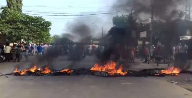 ଚୋରକୁ ନେଇଗଲା ପୁଲିସ, ଫେରାଇବା ଦାବିରେ ଗ୍ରାମବାସୀଙ୍କ ରାସ୍ତାରୋକ ! ଆସ୍କା-ବ୍ରହ୍ମପୁର ୫୯ ନମ୍ବର ଜାତୀୟ ରାଜପଥ ଅବରୋଧ