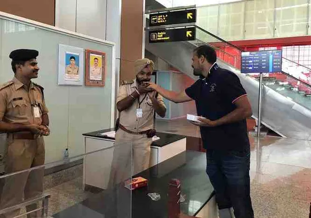 ଯବାନଙ୍କ ସହ ଦୀପାବଳି ପାଳିଲେ ୟୁସୁଫୁ ପଠାନ ।