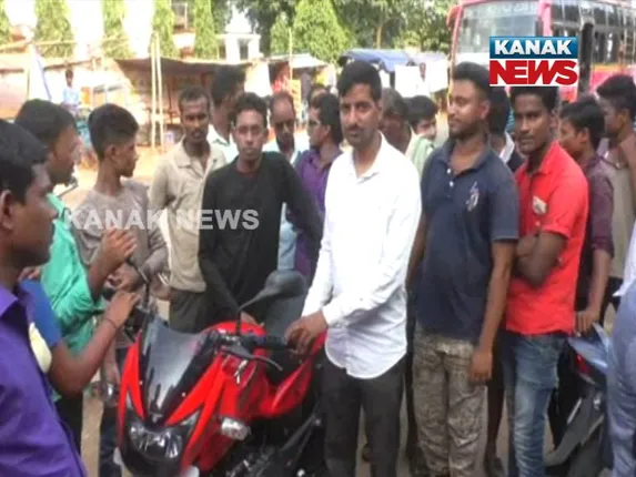 ଗାଡି ଚୋରି ରୋକିବ ମୋବାଇଲ ଆପ୍ସ,ମାଟ୍ରିକ ପାସ ଶଶିକାନ୍ତଙ୍କ ଆପ୍ସ ନେଇ ଅଂଚଳରେ ଚର୍ଚ୍ଚା