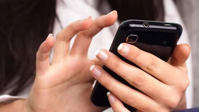 ଆପଣଙ୍କ ଫୋନ କେହି ଟ୍ରାକ୍ କରୁ ନାହାଁନ୍ତି ତ ? ଜାଣିବା ପାଇଁ ବ୍ୟବହାର କରନ୍ତୁ ୪ଟି ଗୁରୁତ୍ୱପୂର୍ଣ୍ଣ କୋଡ