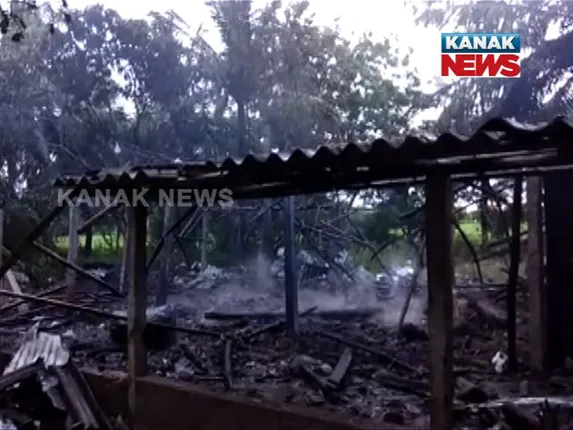 ବାଲେଶ୍ୱରରେ ବାଣ ବିସ୍ଫୋରଣ ଘଟଣାରେ ବାହାବଳପୁର ଆଇଆଇସି ନିଳମ୍ବିତ ! ଘଟଣାସ୍ଥଳକୁ ଯାଇଥିବା ବେଳେ ଅଟକ ରଖିଲେ ଉତ୍ୟକ୍ତ ଲୋକେ