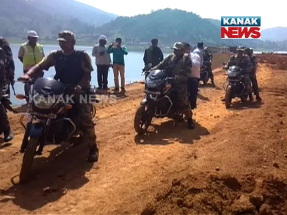 ଲାଲକରିଡରରେ ମୋଟର ସାଇକେଲରେ ବୁଲିଲେ ପୁଲିସ ମହାନିର୍ଦ୍ଦେଶକ ! ସୁରକ୍ଷା ବ୍ୟବସ୍ଥାର କଲେ ତଦାରଖ