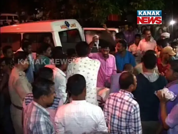 ବାଲେଶ୍ୱରରେ ବାଣ ବିସ୍ଫୋରଣ ଘଟଣାରେ ମୃତ୍ୟୁ ସଂଖ୍ୟା୧୦କୁ ବୃଦ୍ଧି ! ଏସସିବିରେ ଚିକିତ୍ସାଧିନ ଆଉ ୨ଜଣଙ୍କ ଜୀବନ ଗଲାବାଲେଶ୍ୱରରେ ବାଣ ବିସ୍ଫୋରଣ ଘଟଣାରେ ମୃତ୍ୟୁ ସଂଖ୍ୟା ୧୧କୁ ବୃଦ୍ଧି : ଏସସିବିରେ ଚିକିତ୍ସାଧିନ ଆଉ ୩ ଜଣଙ୍କ ଜୀବନ ଗଲା