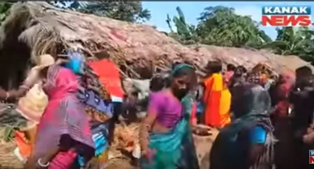 ମଦ ବିରୋଧରେ ତାତିଲେ ସ୍ୱୟଂ ସହାୟକ ଗୋଷ୍ଠୀ ! ବ୍ରହ୍ମଗିରି ସାହସପୁର ରାସ୍ତାରେ ଥିବା ବେଆଇନ୍ ମଦ ଦୋକାନ ଭାଙ୍ଗିଲେ ମହିଳା