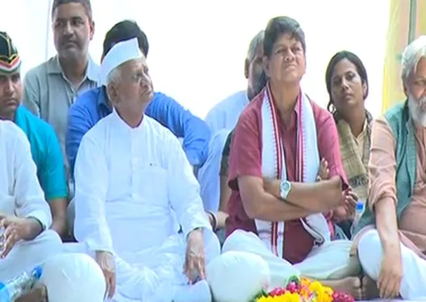 ଓଡିଶା ଚାଷୀଙ୍କ ସପକ୍ଷରେ ବାହାରିଲେ ଆନ୍ନା ହଜାରେ : ଦିଲ୍ଲୀରେ ହକ୍ ମାଗିଲା ନବନିର୍ମାଣ କୃଷକ ସଂଗଠନ