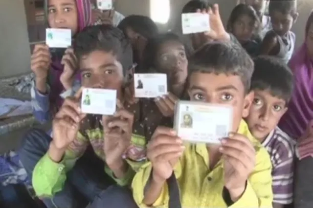 ଗୋଟିଏ ଦିନରେ ଗୋଟିଏ ଗାଁରେ ଜନ୍ମ ହେଲେ ୮୦୦ ଜଣ ! ଆଶ୍ଚର୍ଯ୍ୟ ଲାଗୁଥିଲେ ମଧ୍ୟ ସତ, ପ୍ରମାଣ ହେଉଛି ଆଧାରକାର୍ଡ