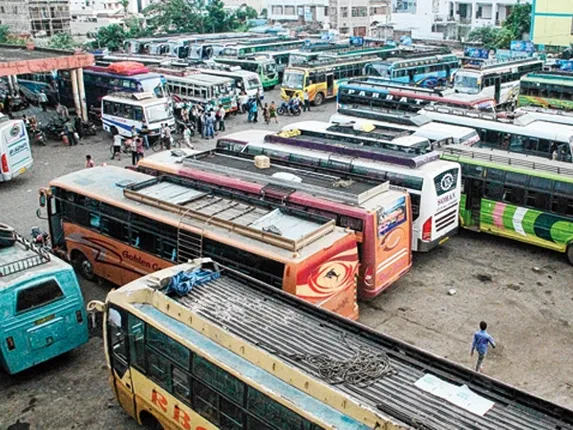ପୁଣି ବଢ଼ିଲା ବସଭଡ଼ା ! ଡିଜେଲ ଦର ବୃଦ୍ଧି ହେଲା କାଳ