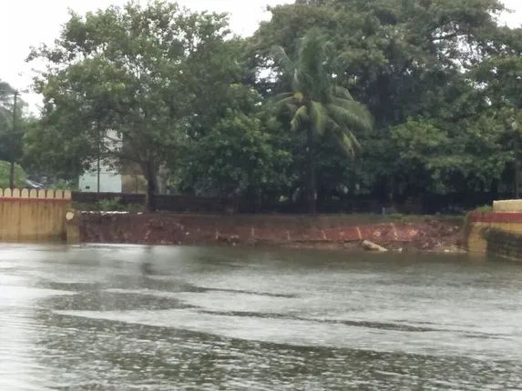 ପୁରୀ : ଲଗାଣ ବର୍ଷା ଯୋଗୁଁ ଭୁଷୁଡିଲା ପାଚେରୀ, ସାକ୍ଷୀ ଗୋପାଳଙ୍କ ମନ୍ଦିରରୁ ଖସିଲା ପଥର