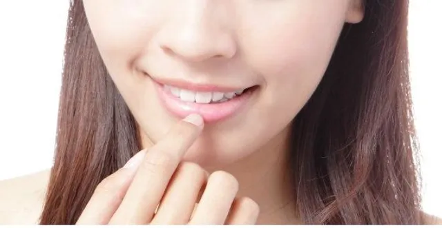 ଶୀତ ଦିନେ ଆପଣଙ୍କର ଓଠ ଫାଟୁଛି କି? ଜାଣନ୍ତୁ ଏହାର ପ୍ରତିକାର