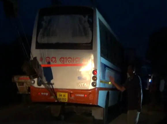 ବଡମ୍ବାରୁ ବଲାଙ୍ଗିର ଯାଉଥିବା ଶ୍ରୀରାମ ବସ୍ ଦୁର୍ଘଟଣାଗ୍ରସ୍ତ : ୧୨ଆହତ, ୭ ଗୁରୁତର