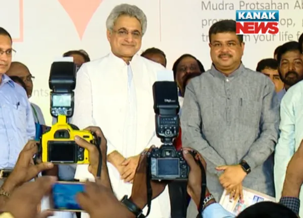 ବିଜେଡି-ବିଜେପି ରାଜନୈତିକ ଛକାପଞ୍ଝା ଭିତରେ ଆଉଜଣେ ବିଜେଡି ସାଂସଦ କଲେ ଧର୍ମେନ୍ଦ୍ରଙ୍କୁ ପ୍ରଶଂସା