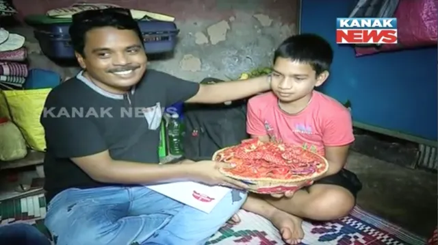 ଆଲୋକର ପର୍ବ ଦୀପାବଳିରେ କନକ ନ୍ୟୁଜର ନିଆରା ପ୍ରୟାସ : ବାଣ ବଦଳରେ ହସ ଫୁଟାଇବାକୁ ଆଗେଇ ଆସିଲେ ହାସ୍ୟ ଅଭିନେତା ହରିହର