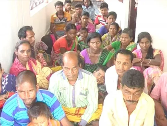 ବେଆଇନ ଦାଦନ ଚାଲାଣବେଳେ ପଶ୍ଚିମ ଓଡିଶାରୁ ଶତାଧିକ ଶ୍ରମିକ ଉଦ୍ଧାର ! ତେଲେଙ୍ଗାନା ଓ ଆନ୍ଧ୍ରପ୍ରଦେଶ ଚାଲାଣବେଳେ ଉଦ୍ଧାର କଲା ପୁଲିସ