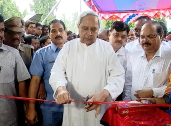 ଜଳ ଓ ଜାଳେଣିକୁ ନେଇ ରାଜନୀତି : କଟକରେ ସହରାଂଚଳ ପାଇଁ ୧୦୧ଟି ନୂତନ ଜଳ ଯୋଗାଣ ପ୍ରକଳ୍ପର ଶିଳାନ୍ୟାସ କଲେ ନବୀନ, ଭୁବନେଶ୍ୱରରେ ପାଇପ୍ ଯୋଗେ ଗ୍ୟାସ ଯୋଗାଣ ପ୍ରକଳ୍ପର ଶୁଭାରମ୍ଭ କଲେ ଧର୍ମେନ୍ଦ୍ର