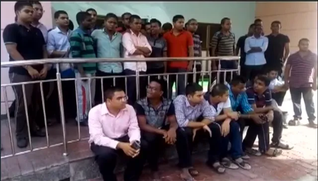 ଏମକେସିଜିରେ ରାଗିଂ ଅଭିଯୋଗ ! ରାତିସାରା ଧାରଣାରେ ବସିଲେ ଜୁନିଅର ଡାକ୍ତରୀ ଛାତ୍ର