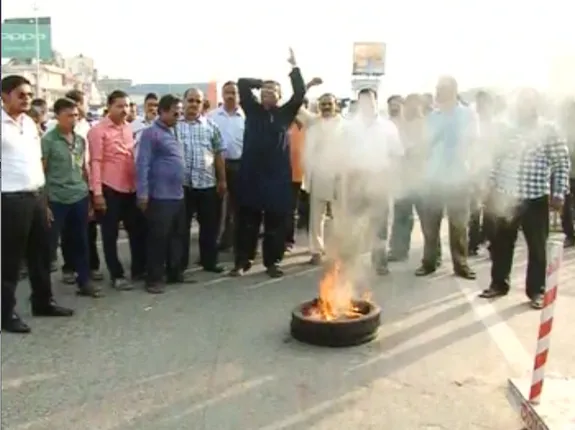 ଆଇନଜୀବୀ ହତ୍ୟାକାଣ୍ଡର ପ୍ରତିବାଦ ! ପୁରୀରେ ଆଜି ଓକିଲଙ୍କ ୧୨ ଘଂଟିଆ ବନ୍ଦ, ଅଠରନଳାରେ ରାସ୍ତାରୋକ